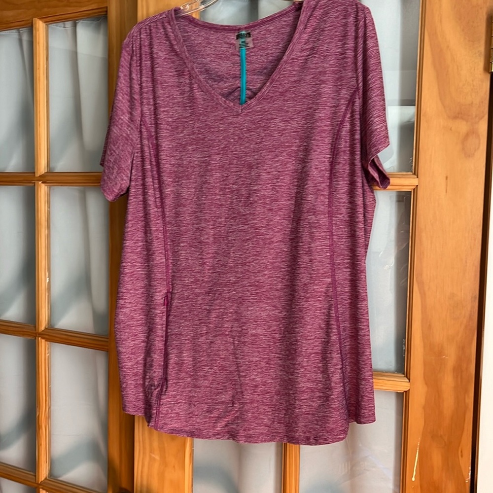 Women’s Armachillo athletic top